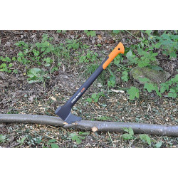 Сокира Fiskars X15