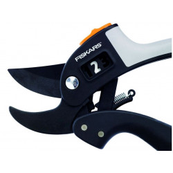 Ручний секатор Fiskars з храповим механізмом PowerStep