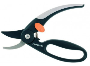 Универсальный плоскостной секатор Fiskars с петлей для пальцев