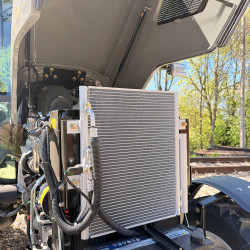 Трактор Fotrak LGF 904 з кондиціонером