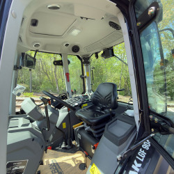 Трактор Fotrak LGF 904 з кондиціонером