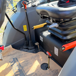 Трактор Fotrak LGF 904 з кондиціонером