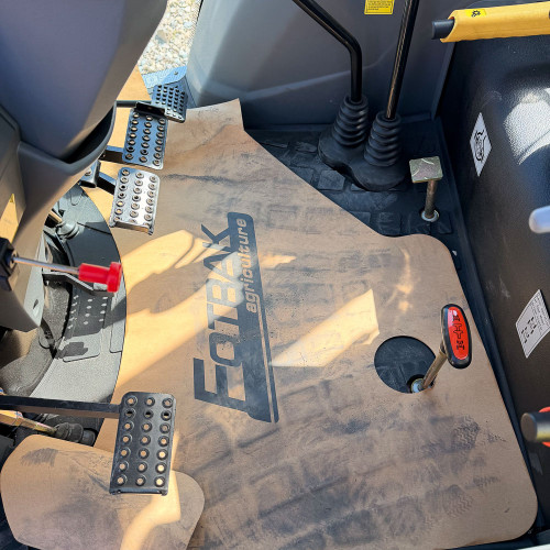 Трактор Fotrak LGF 904 з кондиціонером