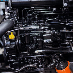 Мінітрактор Файтер Т-404СRD з кабіною