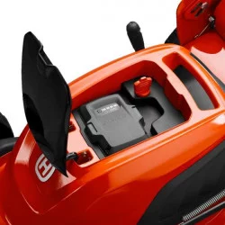 Аккумуляторная газонокосилка Husqvarna LC141Li